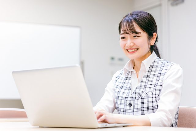 カラー原着糸をメインに使用した制服